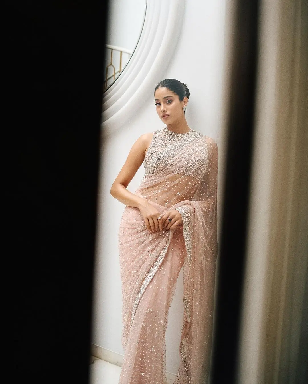 JANHVI KAPOOR IN PINK SAREE SLEEVELESS BLOUSE 3